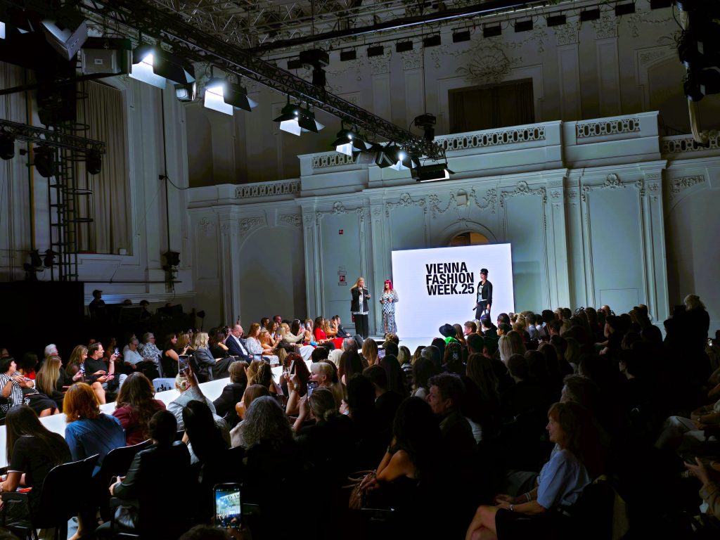VIENNA FASHION WEEK 2025: Glanzvoller Auftakt und rauschende Party im MuseumsQuartier