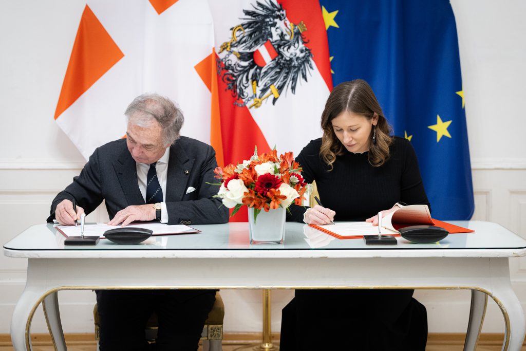 Republik Österreich und der Malteserorden bekräftigen Einsatz für Religionsfreiheit: Bundesministerin Plakolm und Großkanzler Paternò di Montecupo unterzeichneten ein Memorandum of Understanding